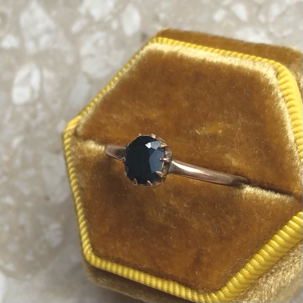 Solitaire Sapphire Yellow Gold Vintage Ring